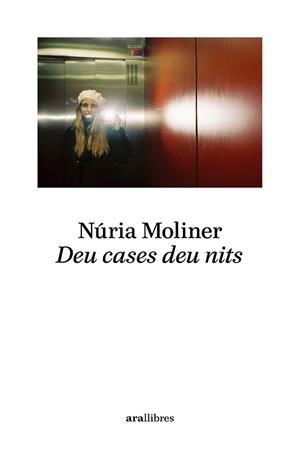 DEU CASES DEU NITS | 9788411731256 | NÚRIA MOLINER